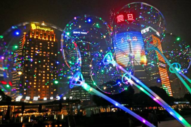 进博会倒计时1天!浦东景观灯光全新升级,世纪大道和滨江美出新高度!