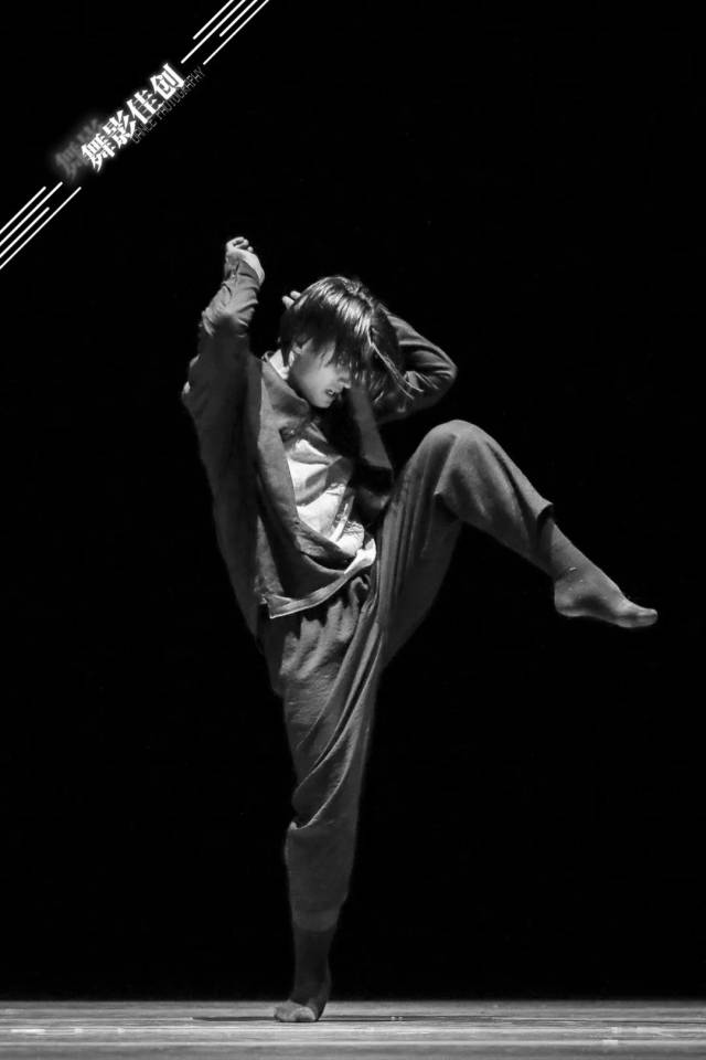 演员的话…… 文小超 2010-2014 就读于北京舞蹈学院本科 现代舞编导
