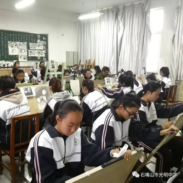 石嘴山市光明中学组织特长班学生进行专业测试