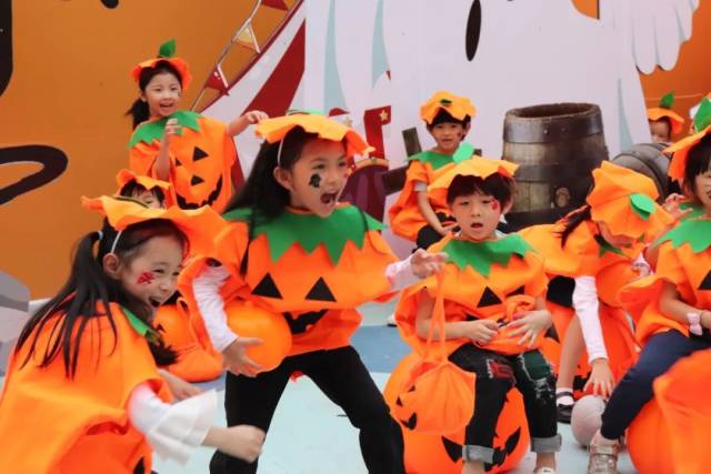 明明一起玩万圣节,凭啥长隆国际大马戏可以这