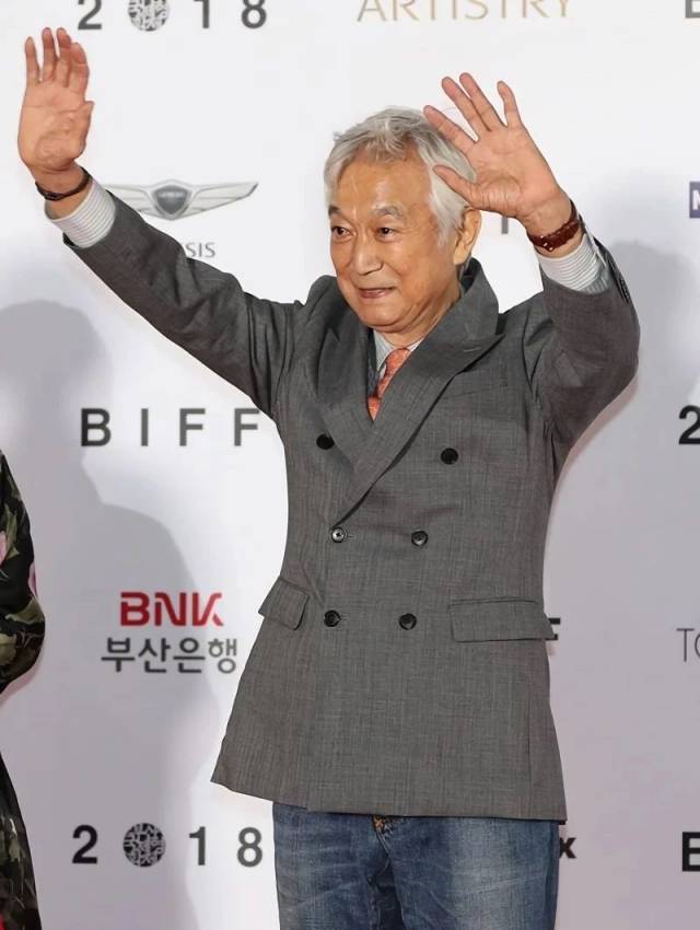 韩国老牌电影在误传女星后隔天病逝,曾和小49岁影帝大胆v电影伦理片福利公众哪个死讯号有图片