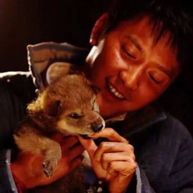 偶遇赵丽颖被老公小心搀扶,冯绍峰新头像更迷了,暗示颖宝怀孕了?