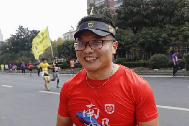 南京马拉松南邮赛中赛!跑!