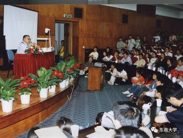 史学大师许倬云先生为东南大学吴健雄学院拟16字院训!