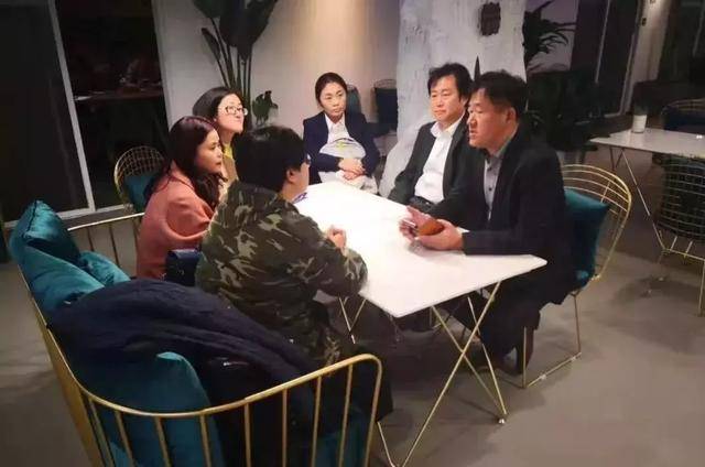 VR头显+APP，可让孕妇与家人共享胎儿成长视频