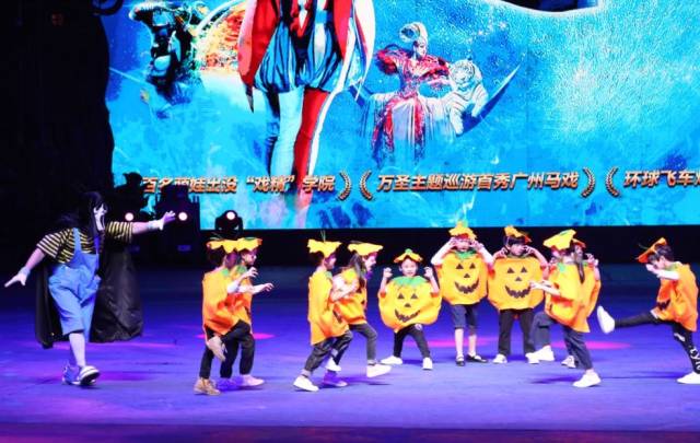 明明一起玩万圣节,凭啥长隆国际大马戏可以这