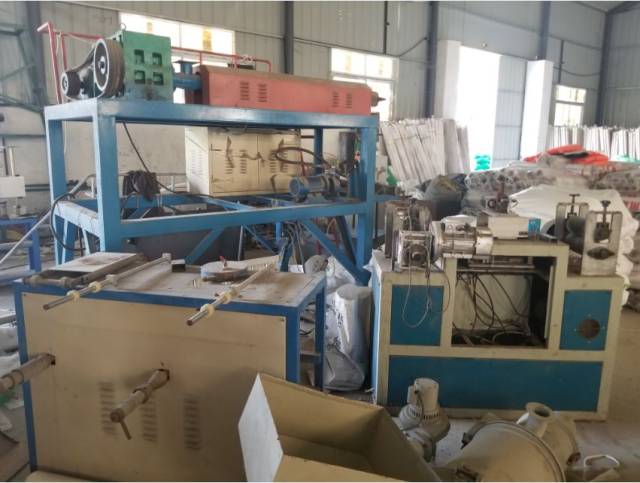 龙门镇裴村义鑫塑料加工厂没有挥发性有机污染物收集处理设施,生产