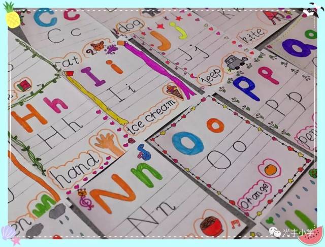 因此,课题组老师决定三年级开展字母创意卡片制作比赛,四年级开展单词