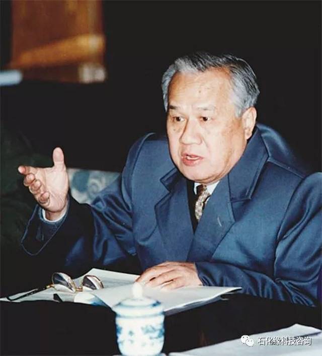 3,从中国石油化工总公司创始人,首任总经理走上中华人民共和国政治