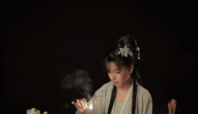 学生,安分的上班族,在这里摇身变成了飘逸洒脱的游侠,气若幽兰的少女