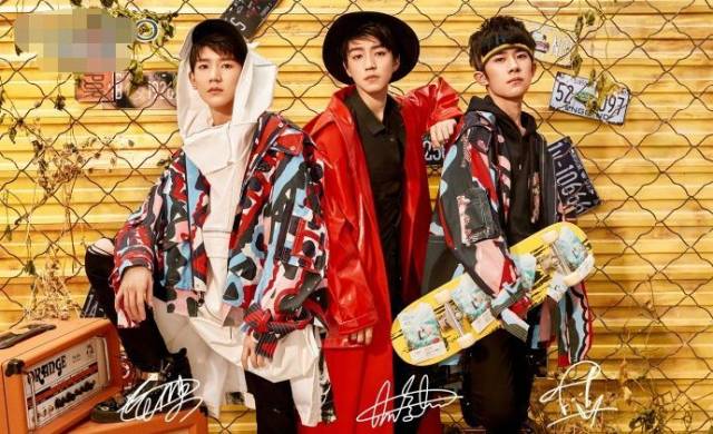 易烊千玺演唱会完整版 06dca5674bc74c5b890f6a8491411c2c.jpeg