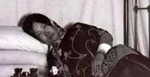 18张照片看末代皇后婉容一生,看婉容如何从明媚少女到枯槁疯妇!