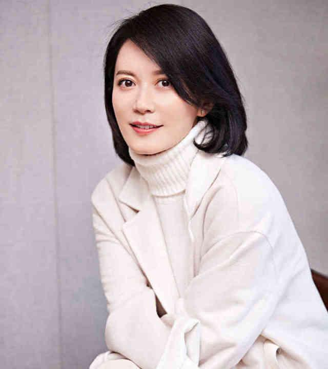 不过,有这么一个女演员,她明明就已经是47岁了,但却看着还像是27岁一