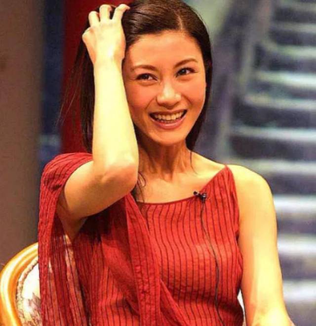 许多女明星都败在视觉中国的镜头下,貌似只有李嘉欣抗