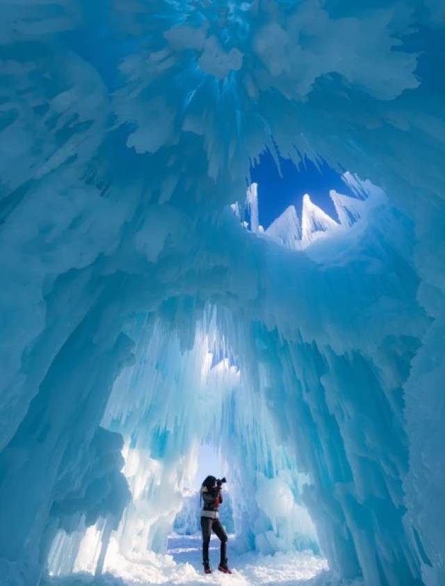 福克斯冰川(fox glacier)是新西兰三大冰川之一,冰川的玩法是直升机