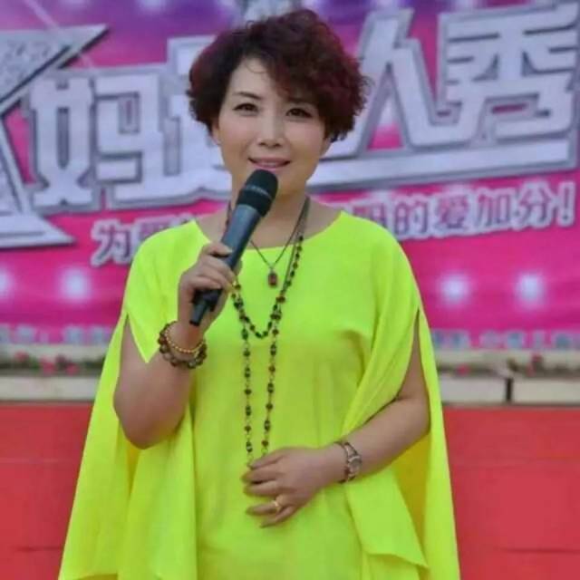 2013年上海东方卫视《妈妈咪呀》甘肃地区主持人 2014年中央电视台