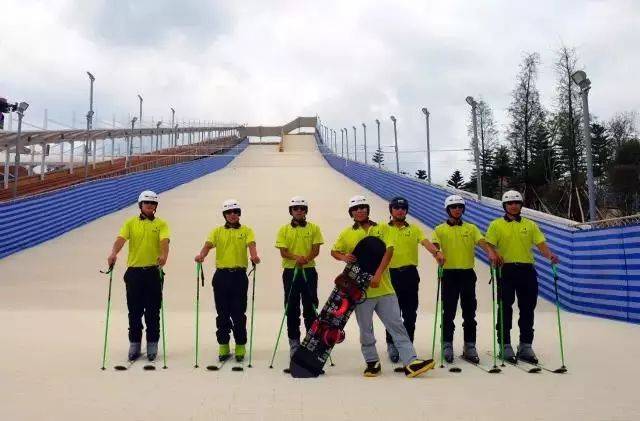 99元=高明美的鹭湖旅游度假区!鹭湖半山温泉/旱雪套票 探索王国