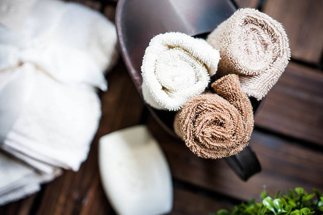 养狗二三事:狗狗身痒结痂有皮屑不掉毛怎么办