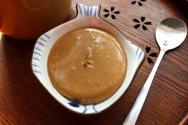 5,看这细腻香浓的芝麻酱,不管是作为调料,或者烙饼都是不错的.