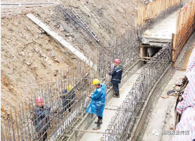 百里奚路到建设路段,车站路到滨河路段的河道污水已全部进入箱涵