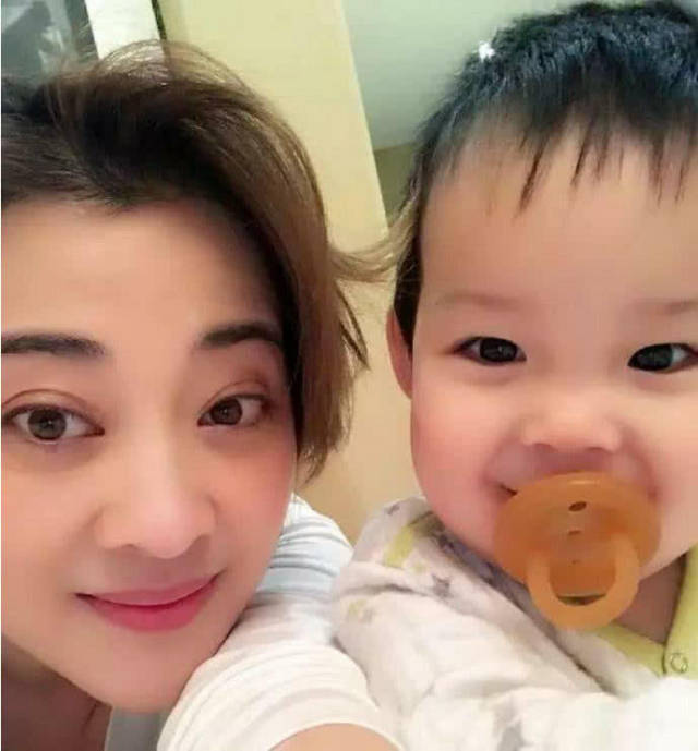 梅婷终于晒娃了!许久不见两孩子变化竟这么大?网友:个个颜值爆