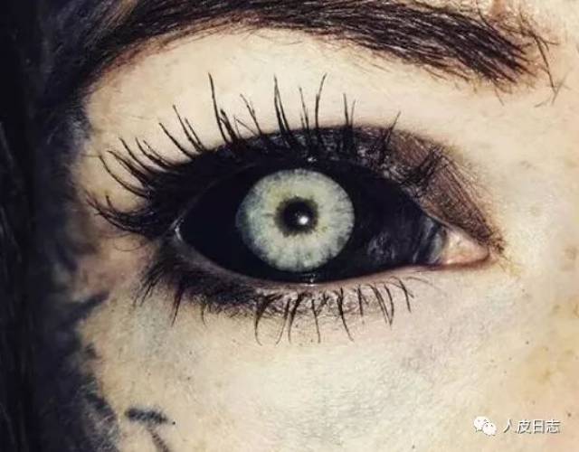 《人皮日志》第398篇-世界上最恐怖的"眼球纹身"