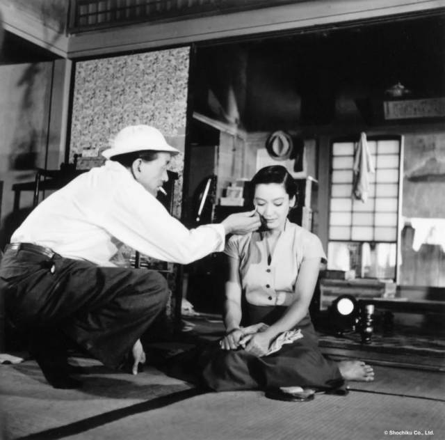《我对青春无悔》助她确立起作为演员的职业意识;小津安二郎与她更