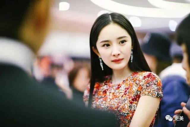 杨幂唐嫣世纪同框较劲 大s胖成球