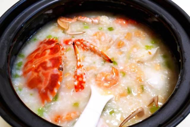 冬日里,熬一锅鲜掉眉毛的潮式海鲜砂锅粥|食谱