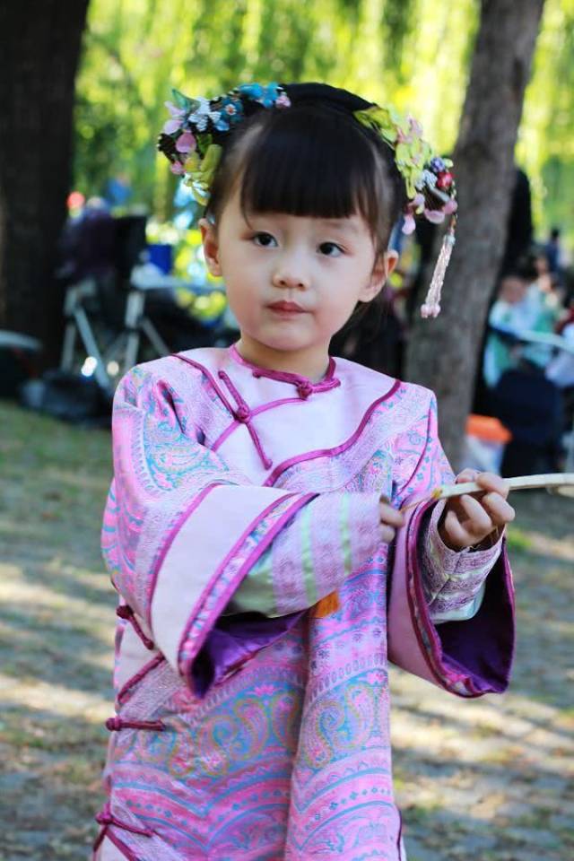 《甄嬛传》里的温宜公主长大了,从3岁小萌娃成了11岁大美女!
