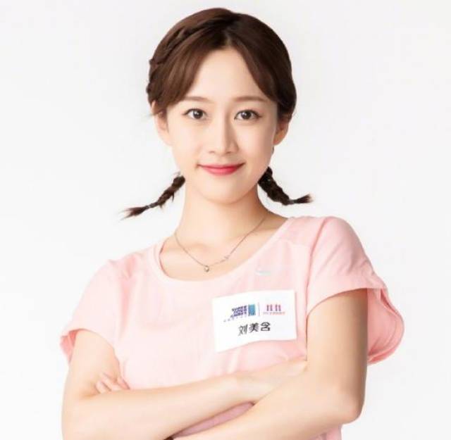 凭借小魔仙严莉莉被大家熟知,但刘美含却因这一点限制