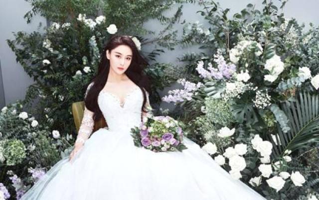 张馨予婚纱照曝光 婚礼现场哽咽告白新郎 女星婚纱照曝光谁是最美新娘