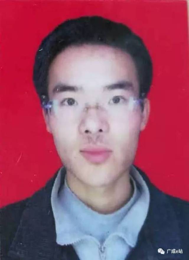 父亲保存的儿子高中时的证件照