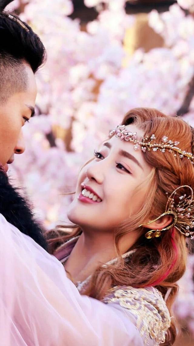 新版《倚天屠龙记》中殷素素美艳若仙,被赞比女主还要