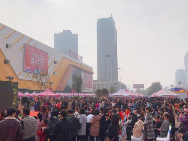 许昌万达广场提前开业了听说今天这儿聚集了半个许昌市的人!