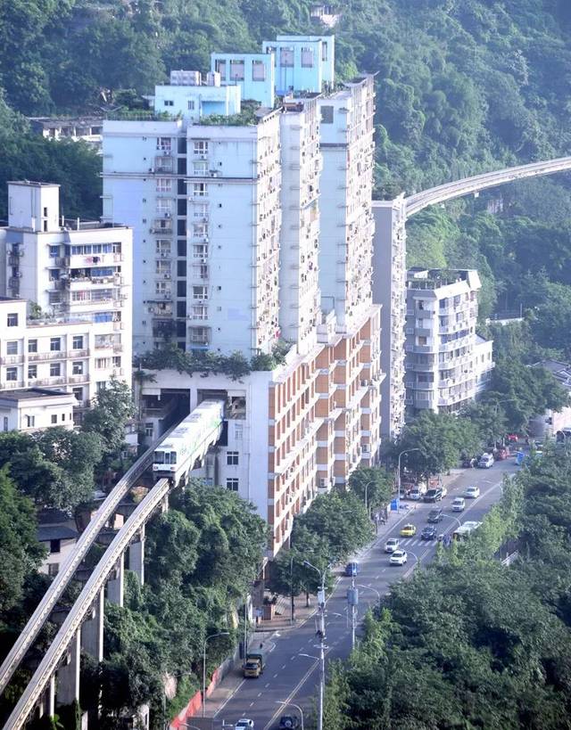 重庆轻轨穿楼