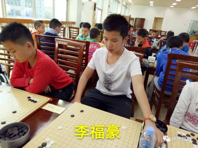 李福豪4段在强手如林的a甲组荣获中学男子第五名,殊为不易.