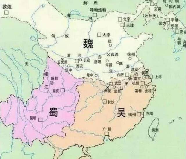 从这张地图可以看到,刘备的地盘明显强于东吴,而且蜀汉拥有荆州和