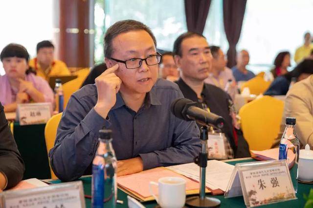 《南方周末》副总编辑,著名记者朱强先生做主题发言.