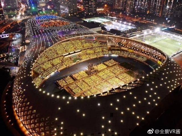 让你见识一下国民歌手的威力了,鹿晗的演唱会简直是有生之年系列