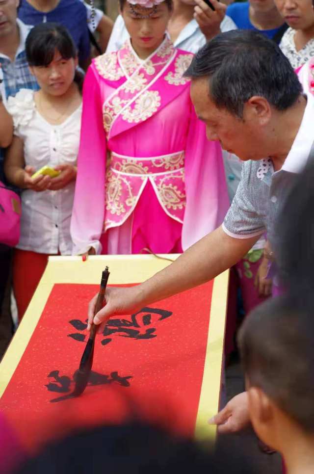 著名书法家崔成林 丹青绘古城 妙手写人生