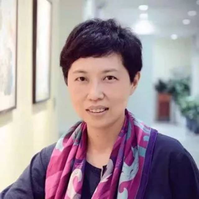 演讲嘉宾 主题发言 中学高级教师,2011年起担任上海市徐汇区爱菊小学