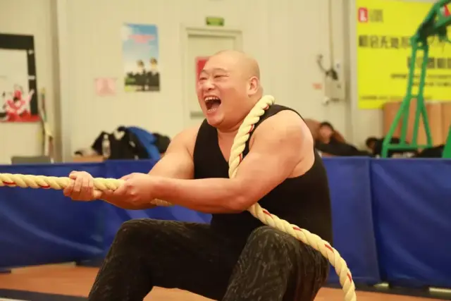 兄弟你使劲啊!大兴区第四届拔河比赛:表情包疯