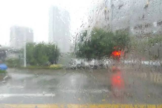 贺州人挺住!冷空气 阴雨天再次来袭,全市都是雨雨雨