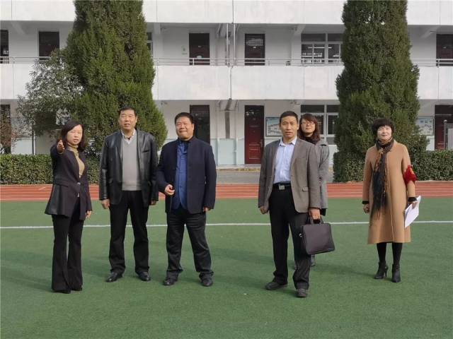 西安市教育局检查组深入临潼区铁路小学检查校园文化建设和安全工作