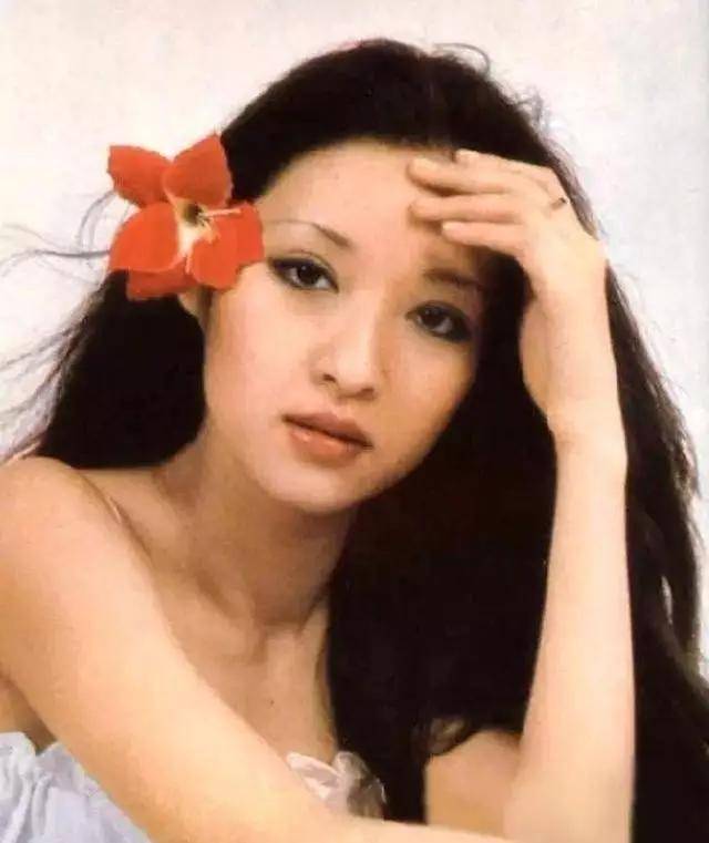 胡因梦:最让人着迷的不是天生的美艳,而是深藏在骨子里的洒脱