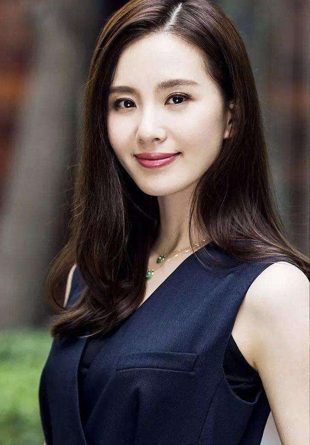 圈内笑容最美十位女星排名, 杨颖垫底, 赵丽颖第二, 第一倾国倾城