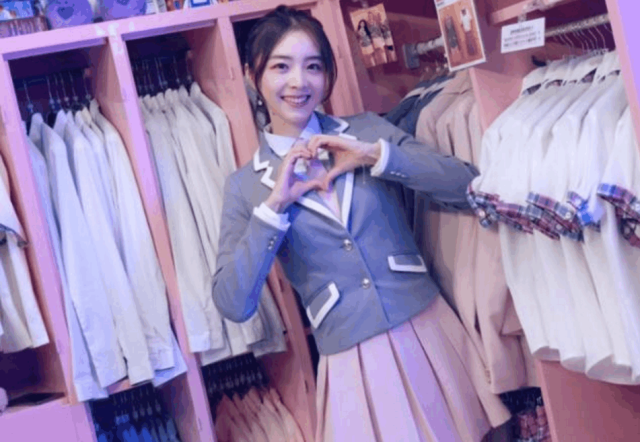 lol余霜突然钟爱日系制服, 新写真拍得太像akb48, 看的网友难以淡