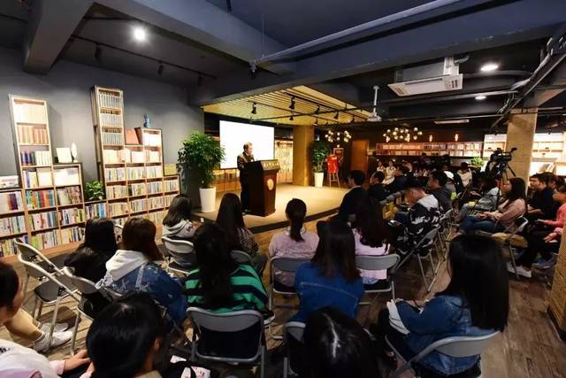 广西师大学生在独秀书房聆听文化沙龙