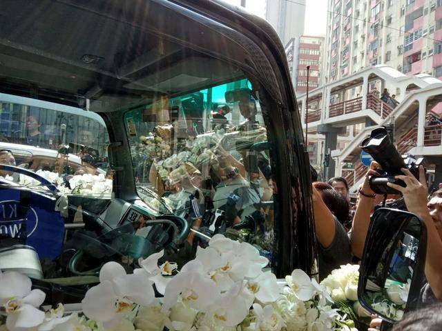金庸先生今日香港出殡于宝莲寺火化.